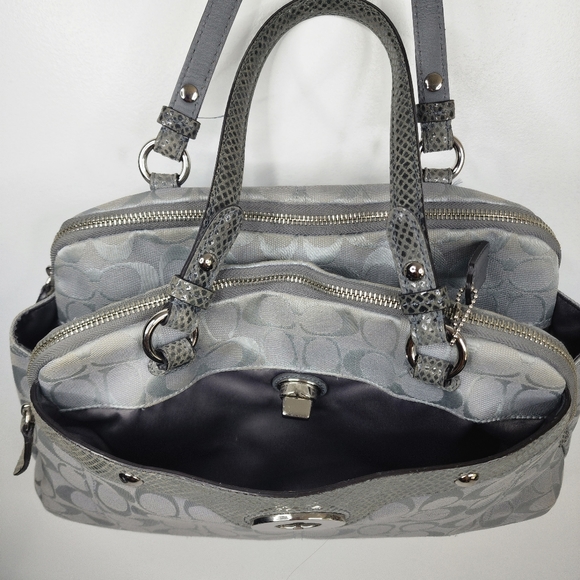 COACH Signature Penelope Shoulder Bag. - Picture 5 of 16
